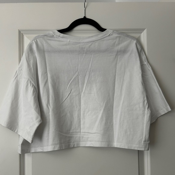 Levi’s Cropped T-Shirt - Picture 2 of 3